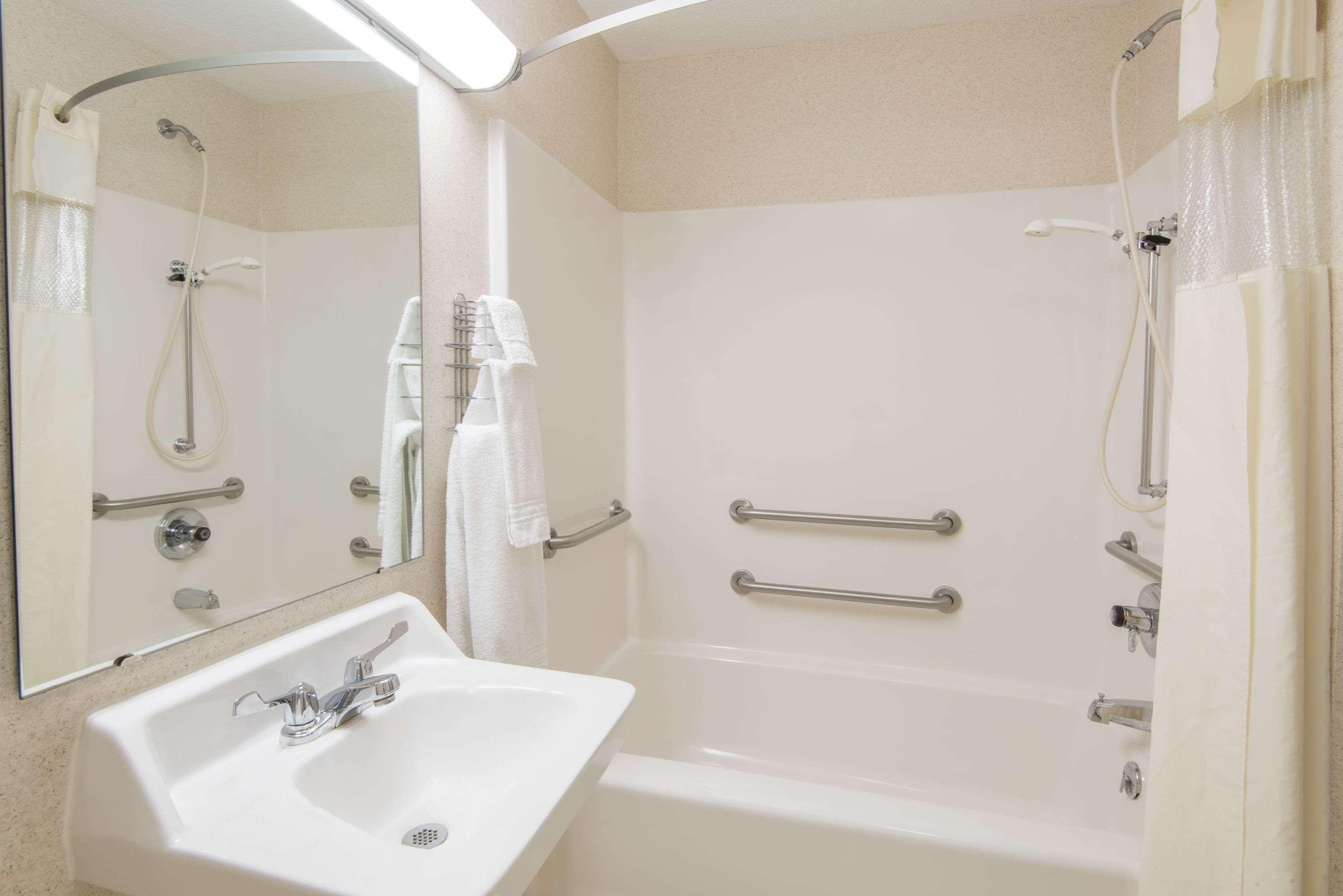 Days Inn By Wyndham Wooster Extérieur photo