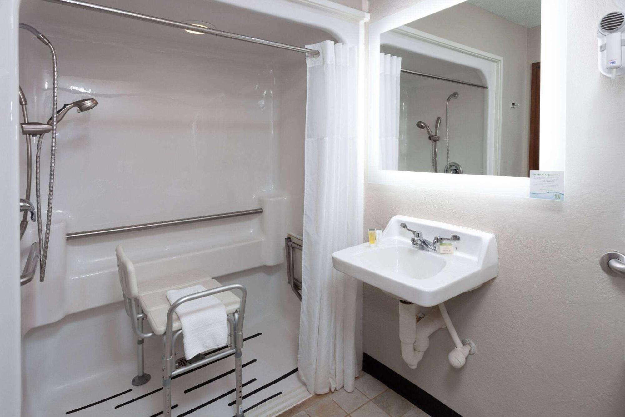 Days Inn By Wyndham Wooster Extérieur photo