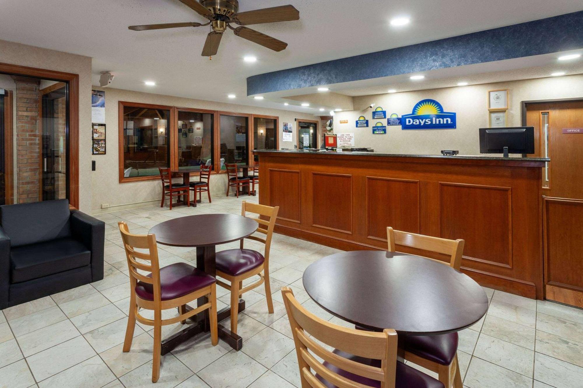 Days Inn By Wyndham Wooster Extérieur photo